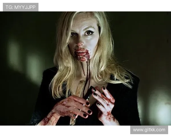 血色月光下的禁忌情缘艳访吸血鬼的迷雾之旅